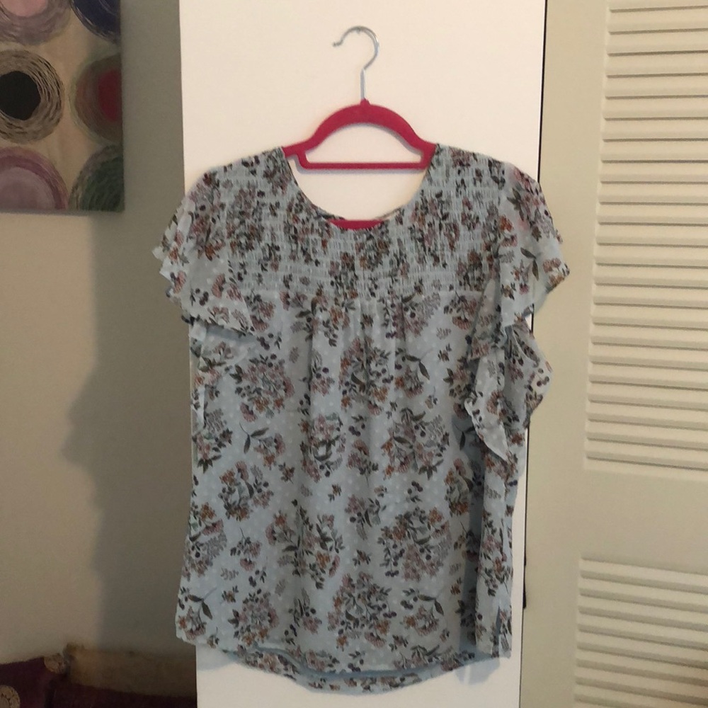 DR2 Flutter sleeve light blue floral top